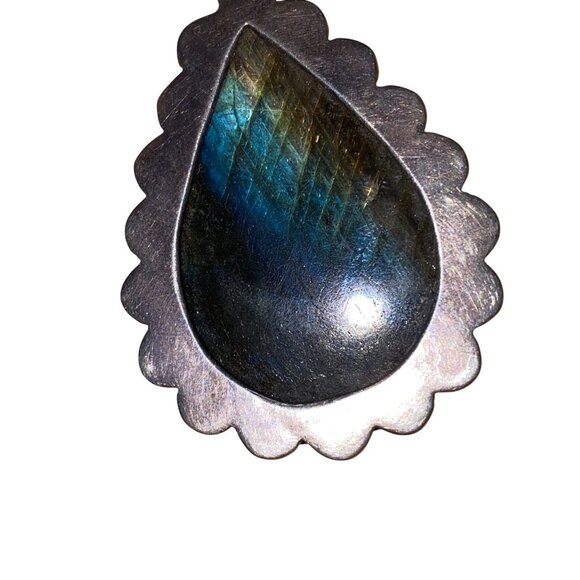 Teardrop Labradorite Pendant With Intricate Metal Setting - Picture 7 of 11